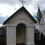 Костел св. Владислава: часовни в ограде (Суботники), апрель 2012