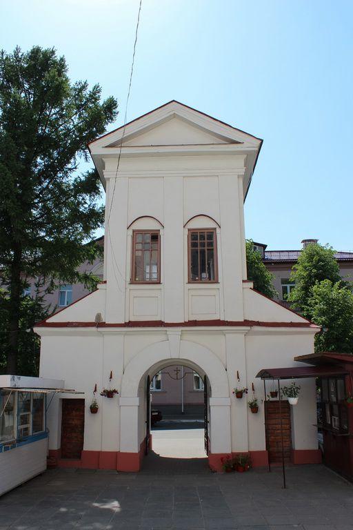 Монастырь бернардинцев: брама-колокольня