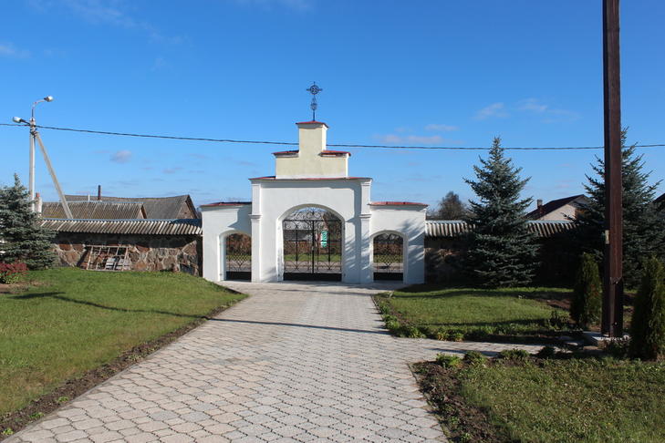 Костел Троицкий: брама (Жодишки)