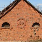 Усадьба Костровицких: дом для рабочих (Большие Новоселки), апрель 2012