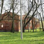 Усадьба Костровицких: конюшня (Большие Новоселки), апрель 2012