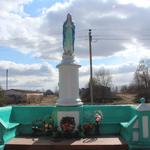 Усадьба Уместовских: часовня придорожная (Жемыславль), апрель 2012