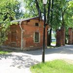 Усадьба Прушинских: сторожка и брама (Минск), май 2012