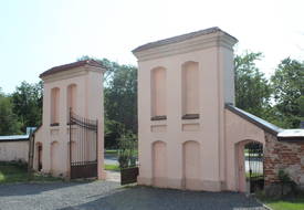 Костел Троицкий: брама (Ружаны)