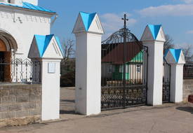 Церковь св. Петра и Павла: брама (Узда)