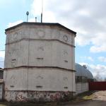 Усадьба Уместовских: винокурня (спиртохранилище) (Жемыславль), апрель 2012