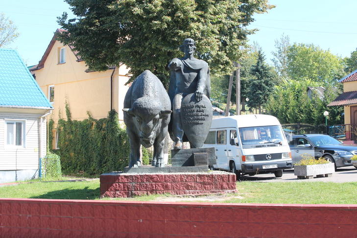 Памятник строителю Каменецкой крепости зодчему Олексе
